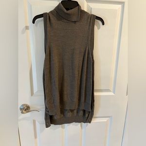 Sleeveless sweater top